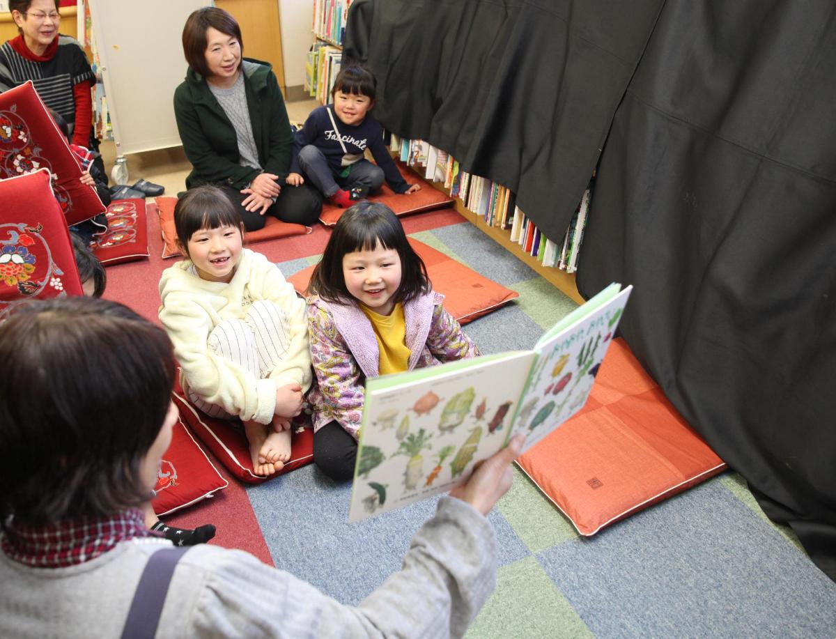 豊富図書館の全体内観