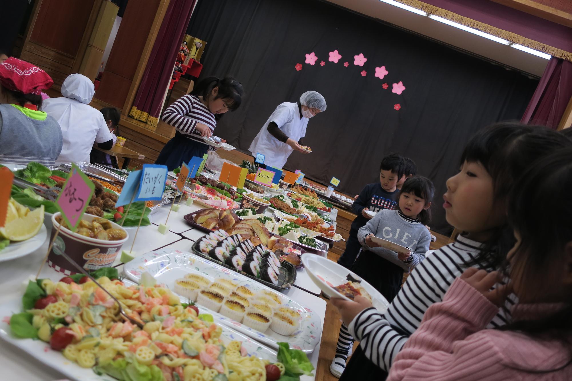 お別れ会バイキング給食