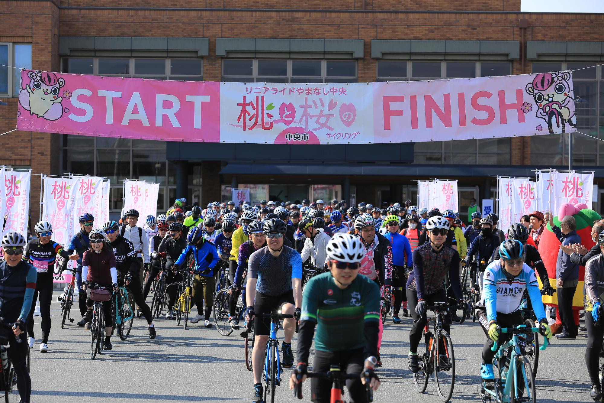 桃と桜のサイクリングリニアライドやまなし中央PR写真