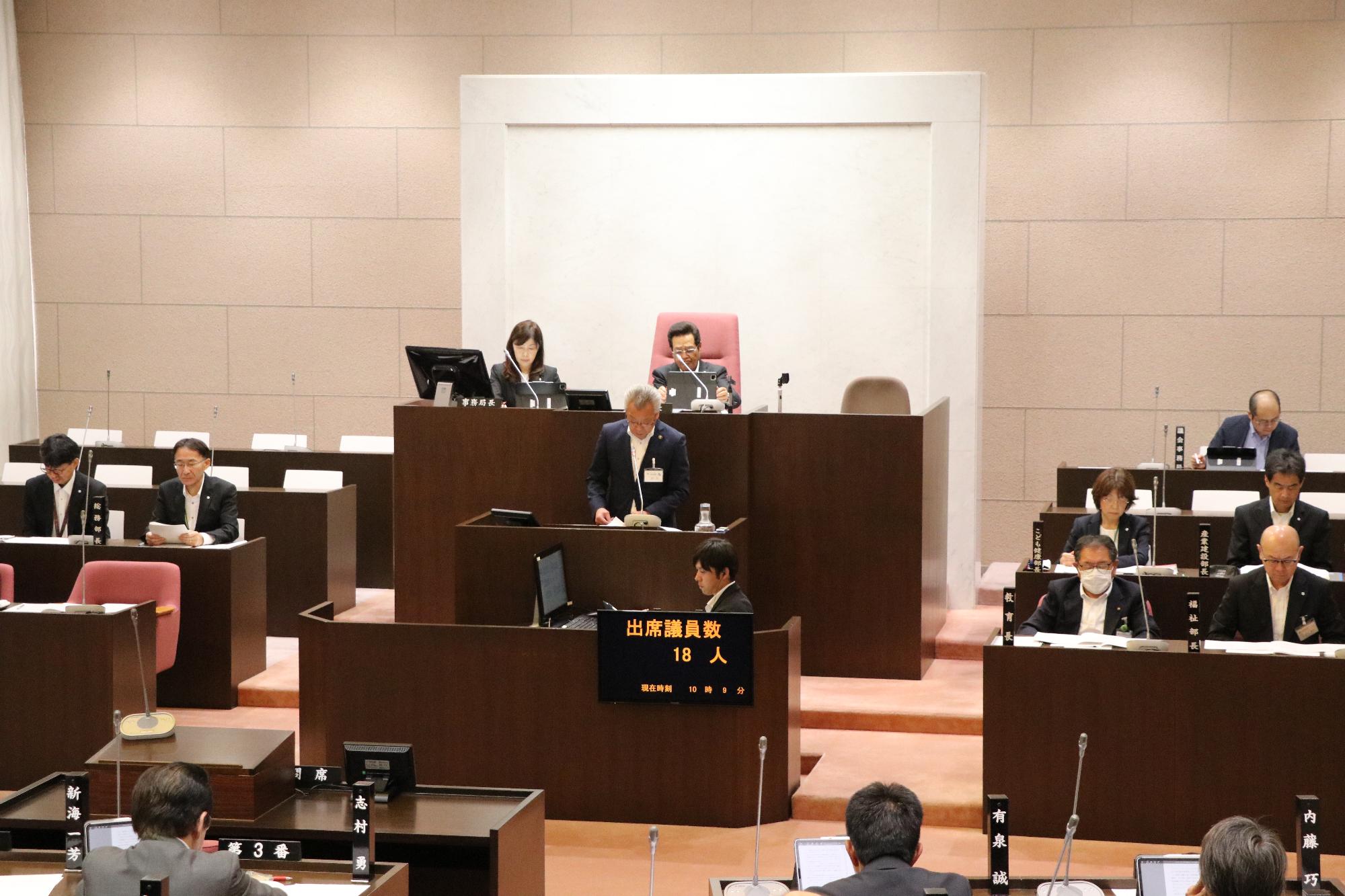 令和7年第2回定例議会全体写真