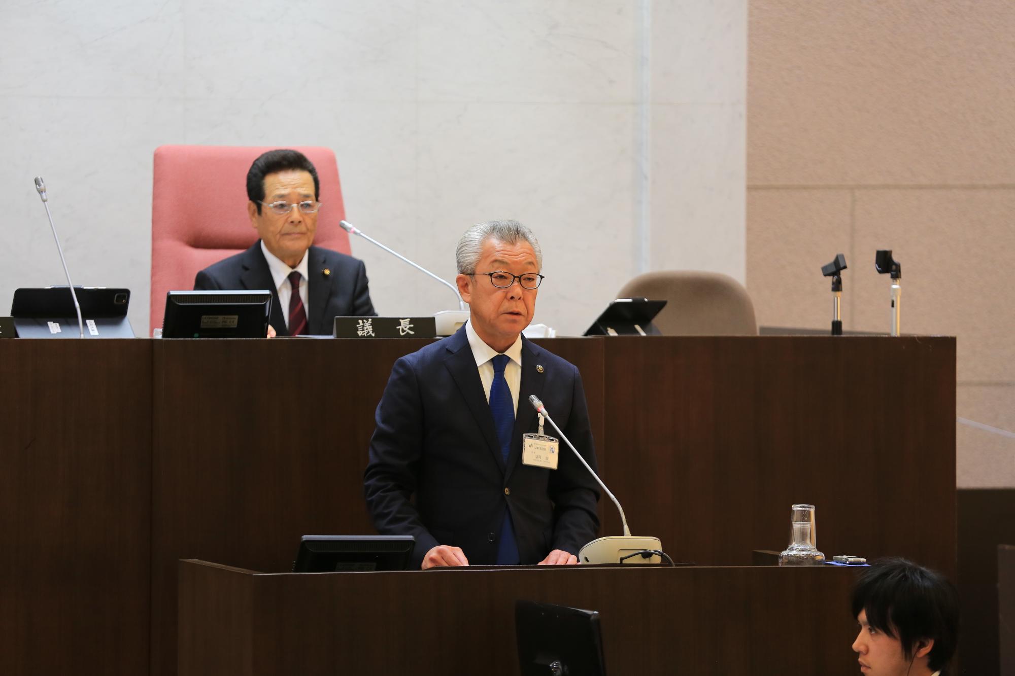 20251205議会写真市長