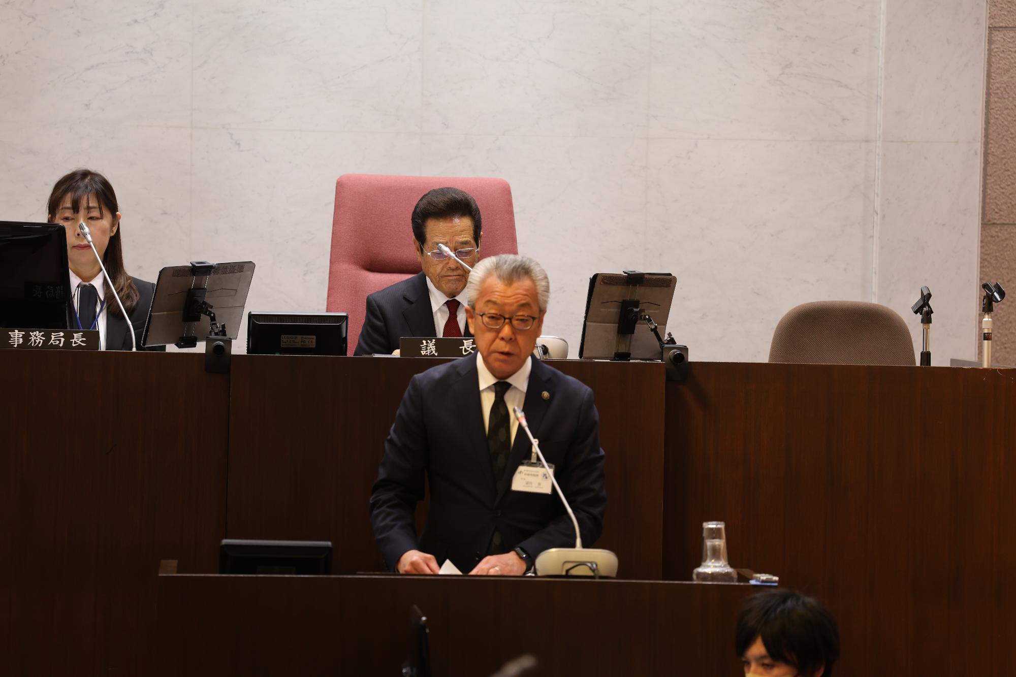 令和8年第1回定例議会市長写真
